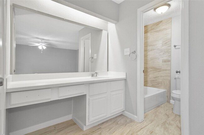 Building Photo - 13703 Cologne Dr