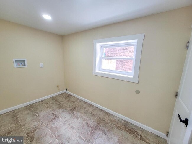 Building Photo - 5502 Master St