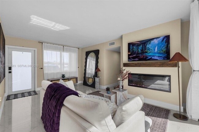 Building Photo - 10750 SW 43rd Ln