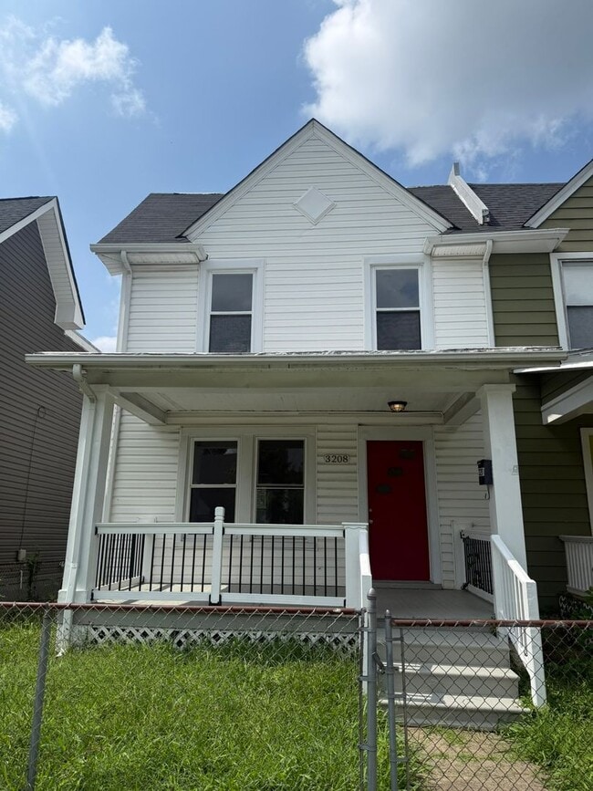 Building Photo - 3208 5th Ave