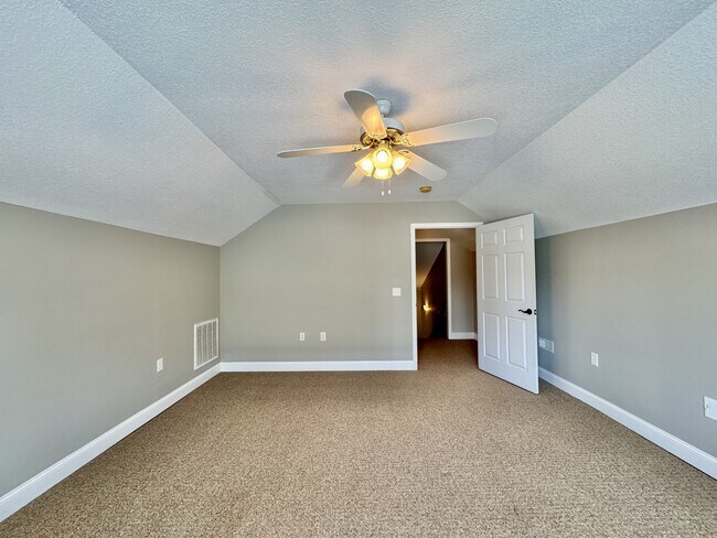 Building Photo - 513 Tanasi Cir