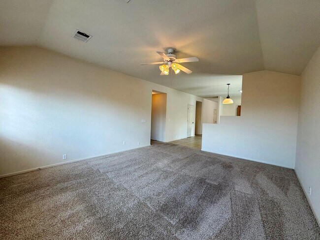 Building Photo - 172 Spruce Dr