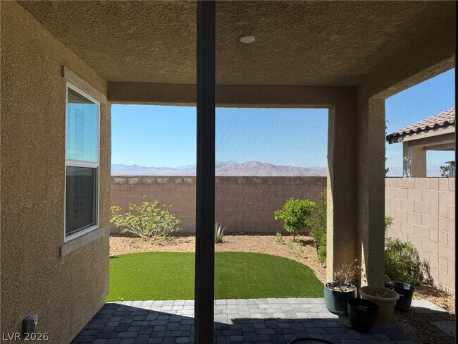 Building Photo - 2283 Teatro Ave