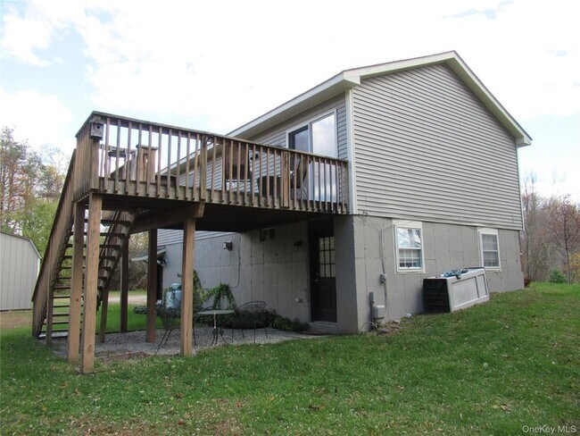 Building Photo - 63 River Rd