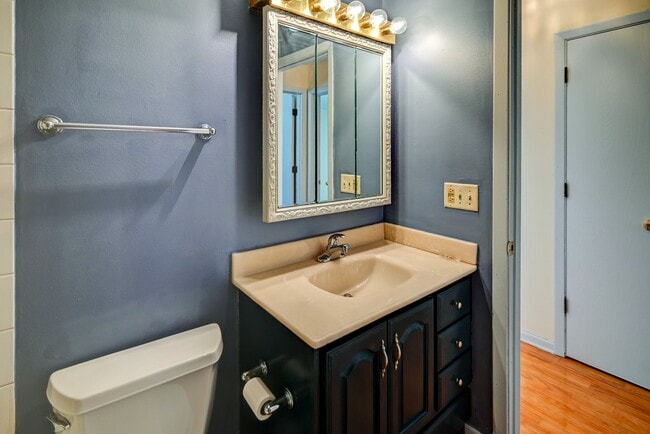 Building Photo - 12 Brompton Cir