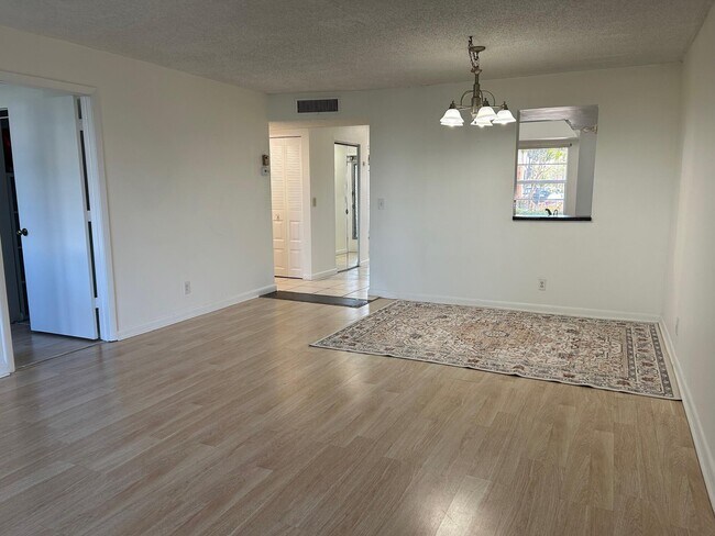 Building Photo - 25 Abbey Ln