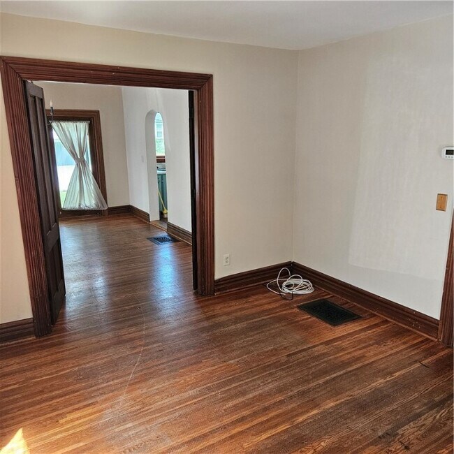 Building Photo - 217 Merriman St