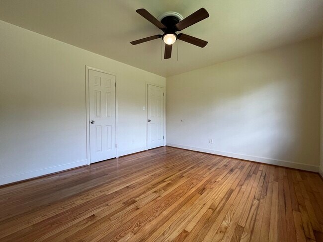 Building Photo - 7320 Briardale Dr