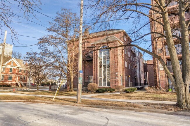 Building Photo - 815 Pearson St
