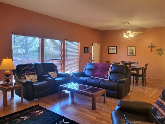 Building Photo - 119 Whispering Pines Way