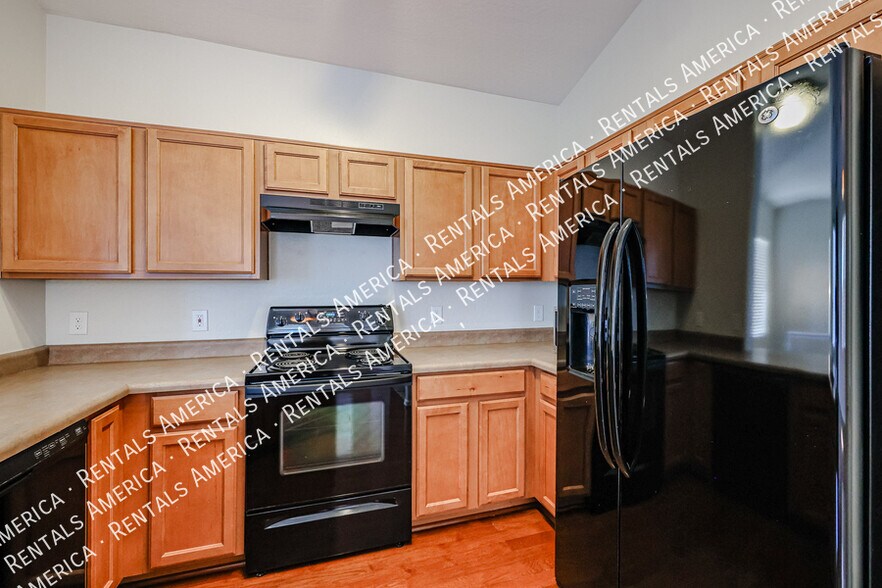 Building Photo - 9233 E Neville Ave