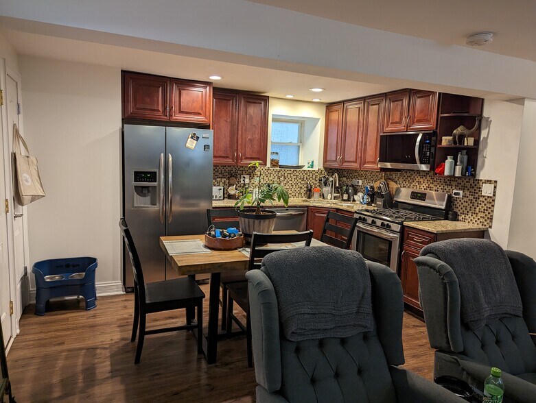 Building Photo - 3345 W Cullom Ave