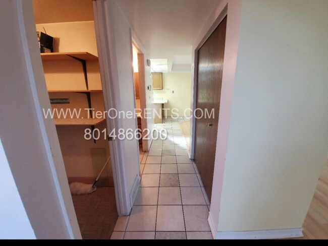 Building Photo - This property offers a NO DEPOSIT option a...