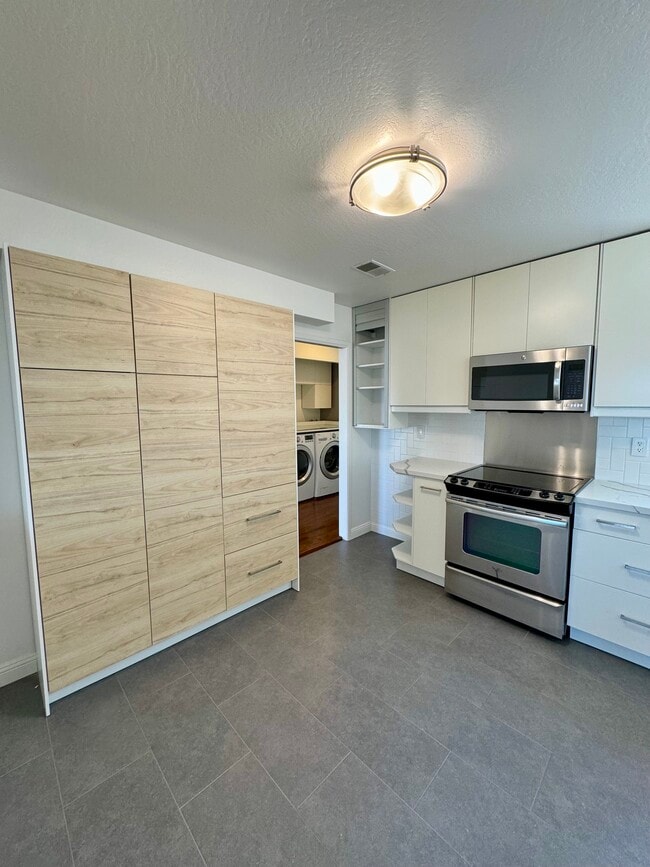 Building Photo - 137 Saint Marys Ave