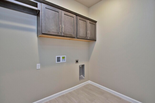 Building Photo - 729 C. Escondida