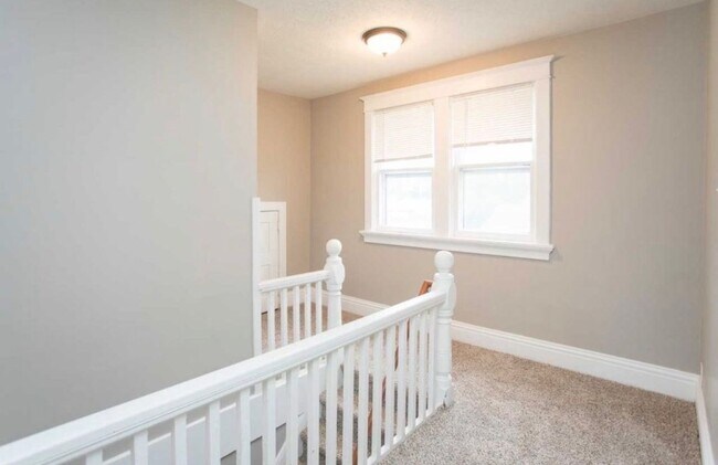 Building Photo - 3x2 corner lot w/ fenced backyard