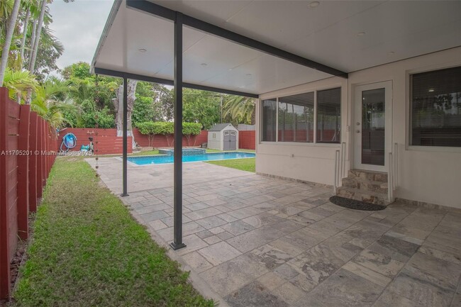 Building Photo - 3722 Royal Palm Ave