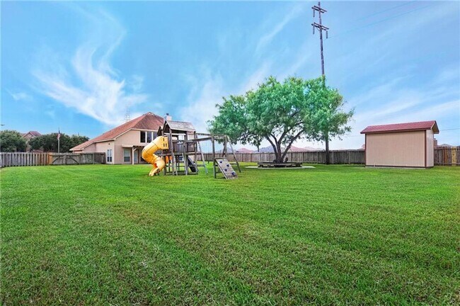 Building Photo - 14126 River Rock Dr