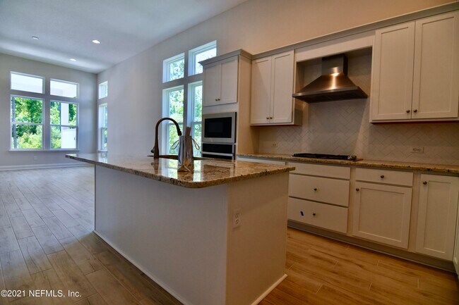 Building Photo - 538 Vista Lake Cir