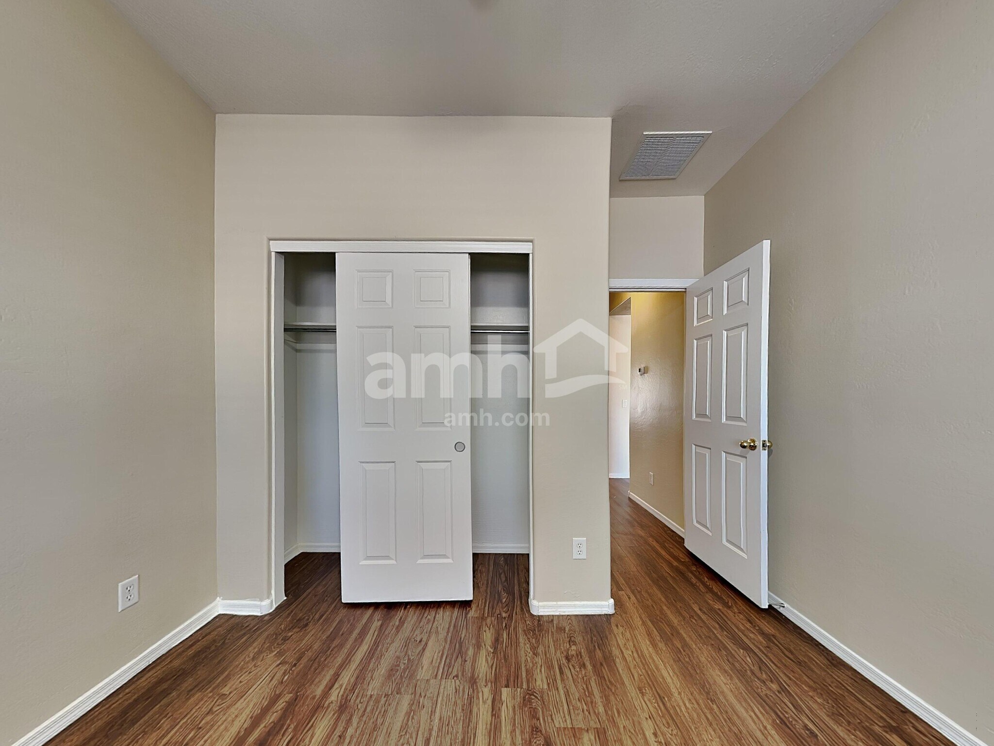 Building Photo - 5526 W Pecan Rd