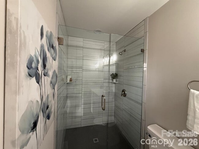 Building Photo - 2411 Kimway Dr