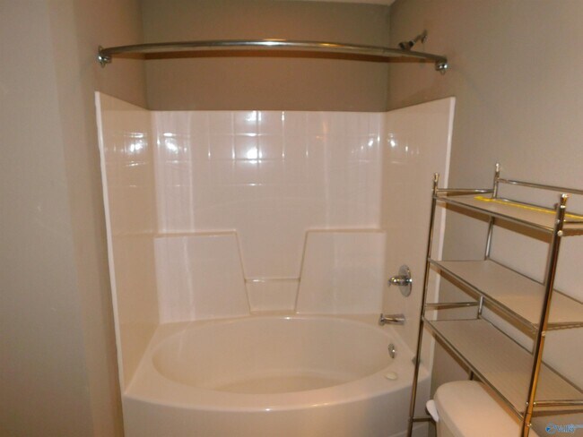 Building Photo - 3146 Castlecreek Dr SW