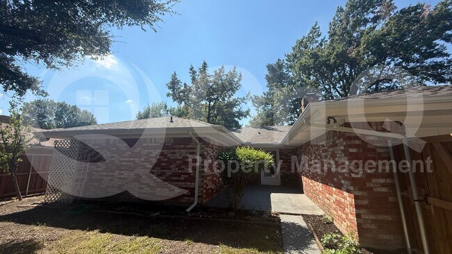 Building Photo - 208 Glenwick Pl