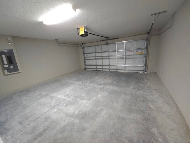 Building Photo - 15 Oak Trail