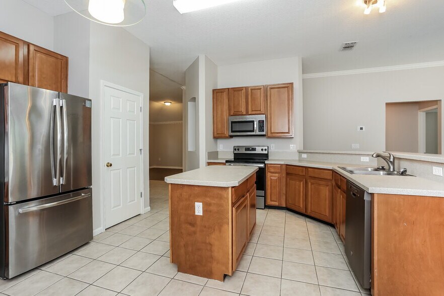 Building Photo - 3168 Tower Oaks Dr