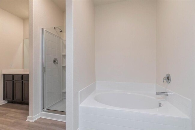 Building Photo - Spacious Brand New Home with 5 Bed/2.5 bat...