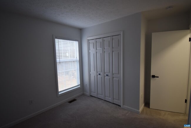 Building Photo - 3364 Dogwood Dr