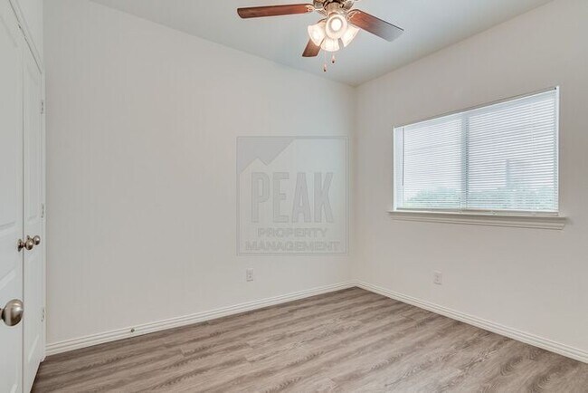 Building Photo - $1630! 3 Bed 2 1/2 Bath home in FORT WORTH!