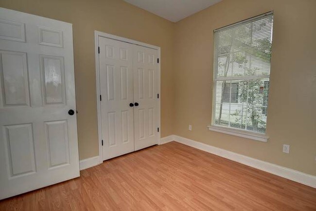 Building Photo - 719 42nd Ave