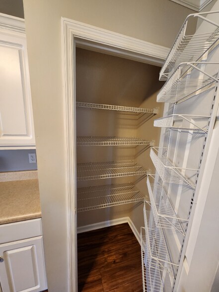 Building Photo - 713 Cannock Loop