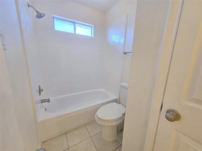 Building Photo - 6415 Taimer Ct