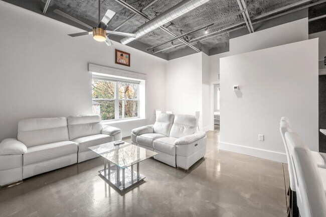 Building Photo - 480 Skain Ave