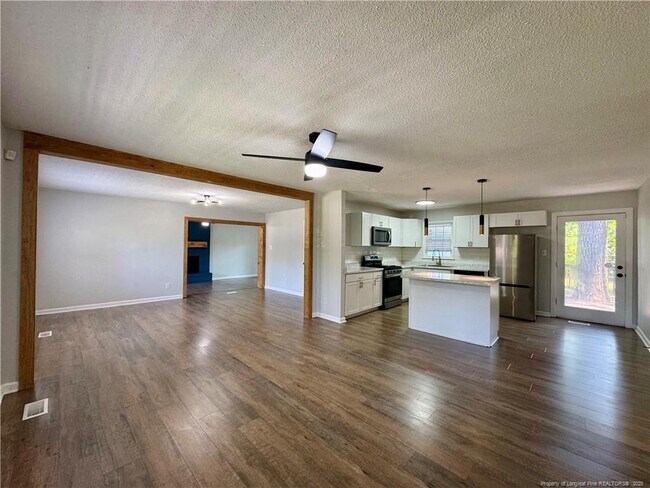 Building Photo - 7605 Jennings Ln