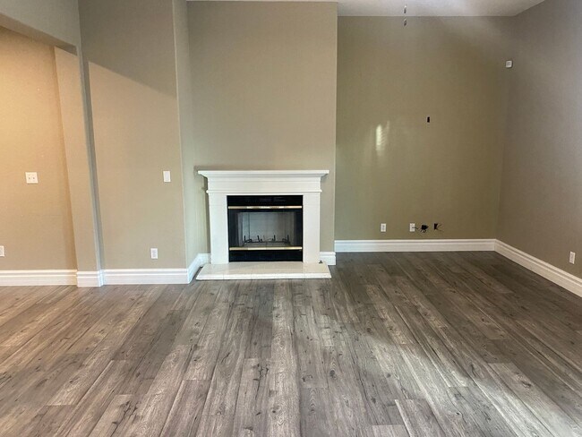 Building Photo - *Wait list full- Currently not accepting applications* 3 Bedroom 2 bathroom with a bonus room in ...