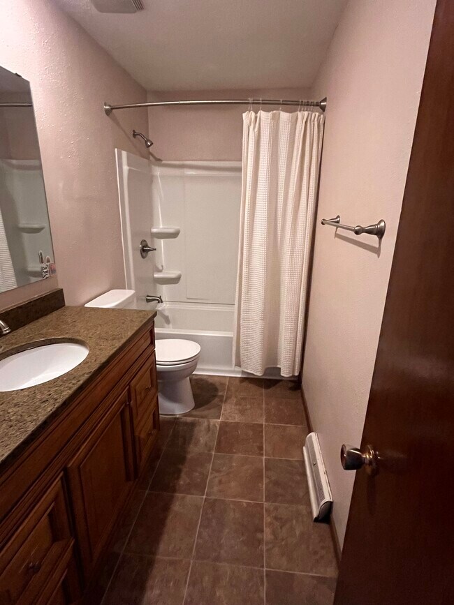 Building Photo - 3621 N Pine St