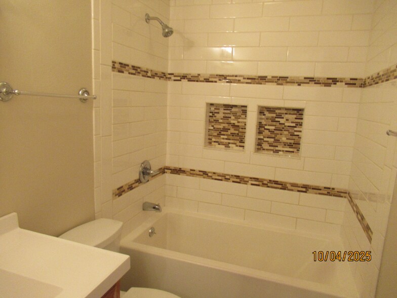 Building Photo - 400 Watrous Ave