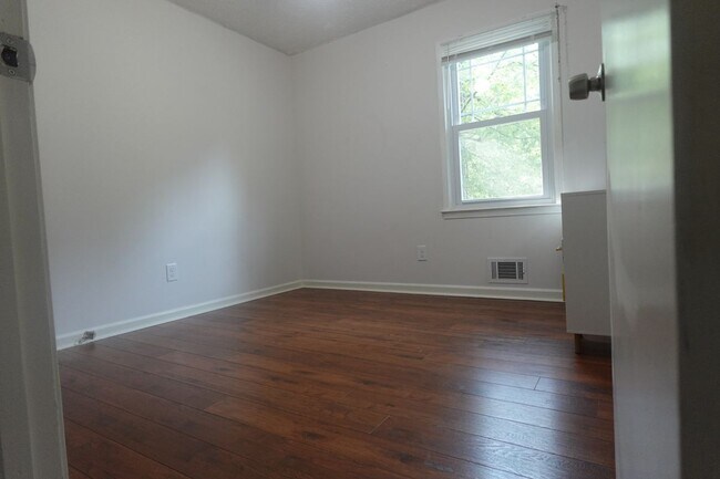 Building Photo - 3820 Menloe Way
