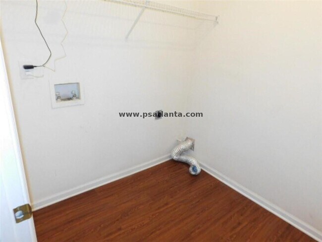 Building Photo - 5147 Round Table Dr