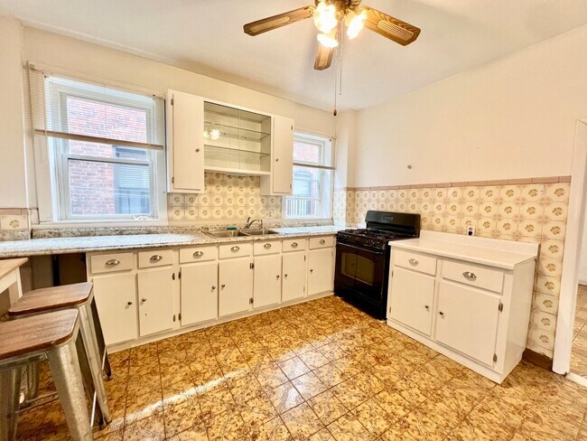 Building Photo - 84 N Margin St