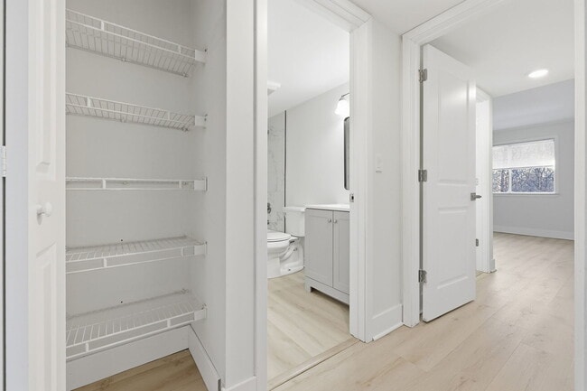 Building Photo - 382 Oak Trails Rd