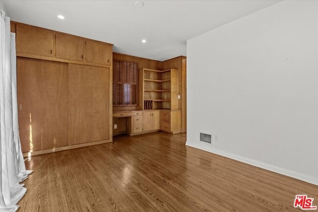 Building Photo - 203 S Detroit St