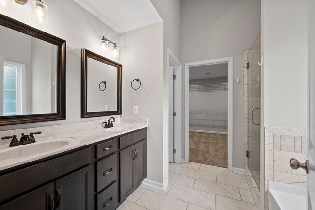 Building Photo - Pet Friendly Four Bedroom!