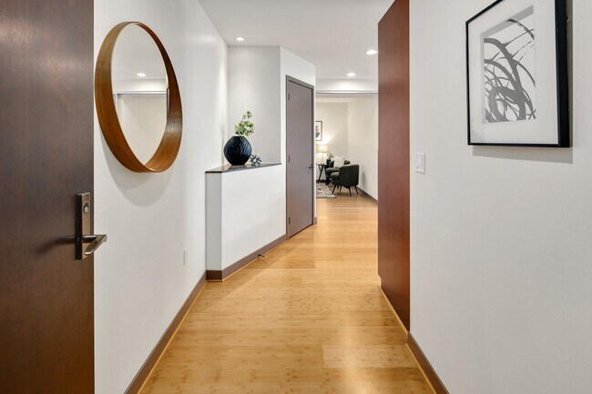 Building Photo - 2033 2nd Ave