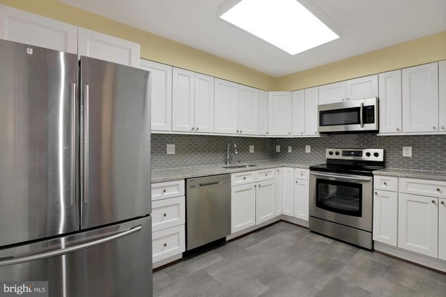 Building Photo - 3310 N Leisure World Blvd