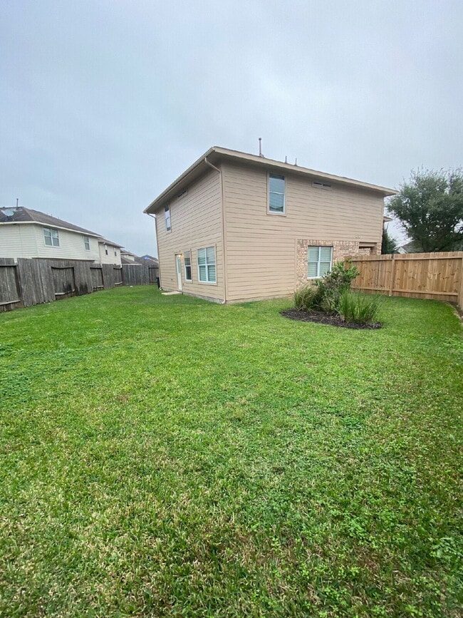 Building Photo - Spacious 4Bed, 2.5 Bath plus Bonus Room, 2-story home in the desirable Remington Grove community!