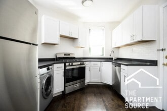 Building Photo - 3845 N Greenview Ave